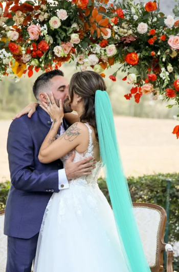 beso boda Decoraci贸n Floral para Bodas